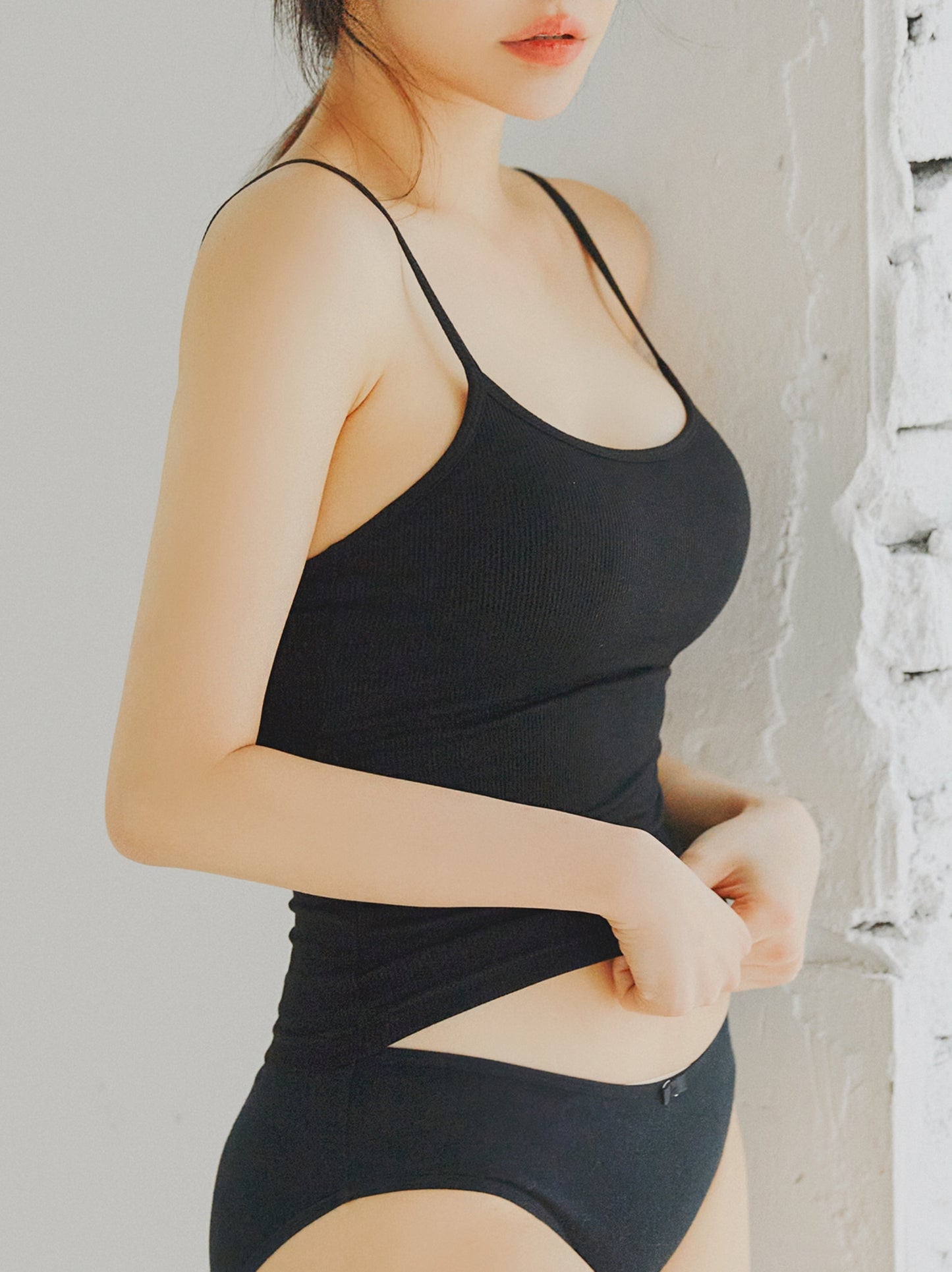 [Conella] Braless Backless In&Out Sphagetti Top